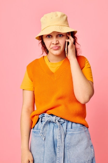 An example of complementary colors in an outfit: a woman wearing an orange top and blue jeans.