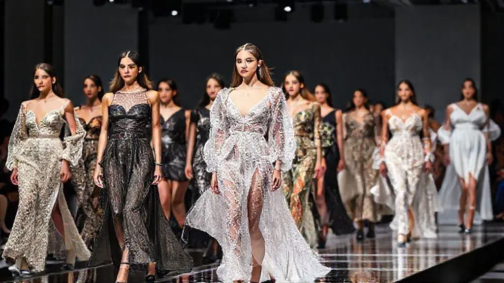 Noticias sobre pasarelas y colecciones 2025: lo que debes saber