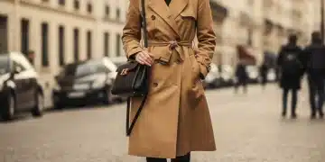 Femme élégante avec un bob chic, marchant dans une rue parisienne, incarnant les coiffures tendance 2026.